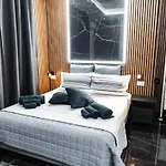 Πανσιόν Salandra Suite- Policlinico 3*
