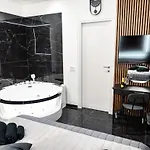 Salandra Suite- Policlinico 3*