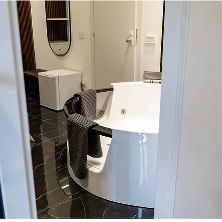 Salandra Suite- Policlinico バーリ