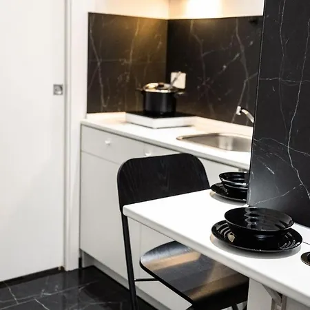 ゲストハウス Salandra Suite- Policlinico バーリ