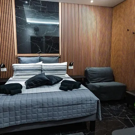 ゲストハウス Salandra Suite- Policlinico