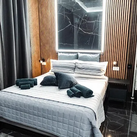 ゲストハウス Salandra Suite- Policlinico 3*